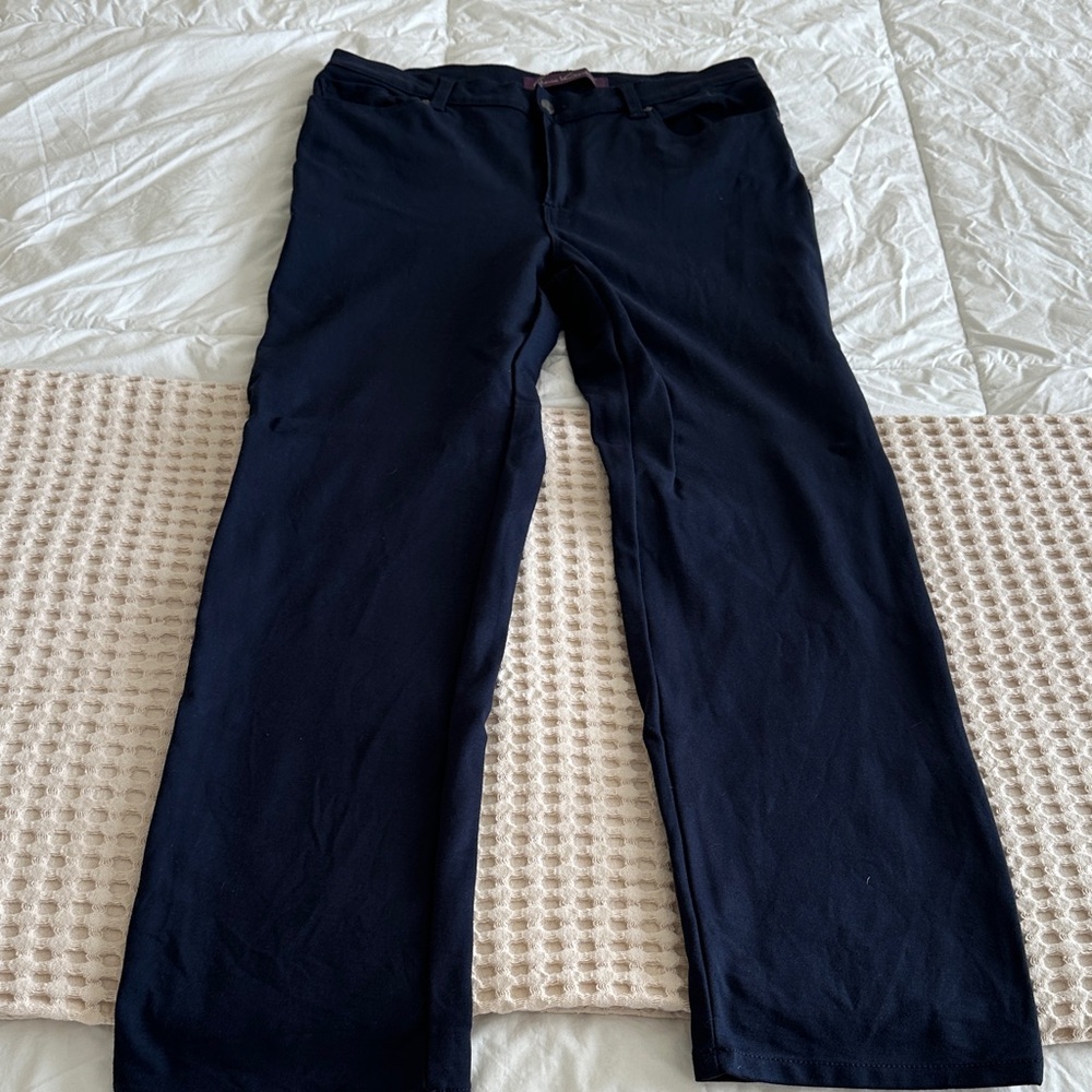 Gloria Vanderbilt Amanda Navy Pants size 12